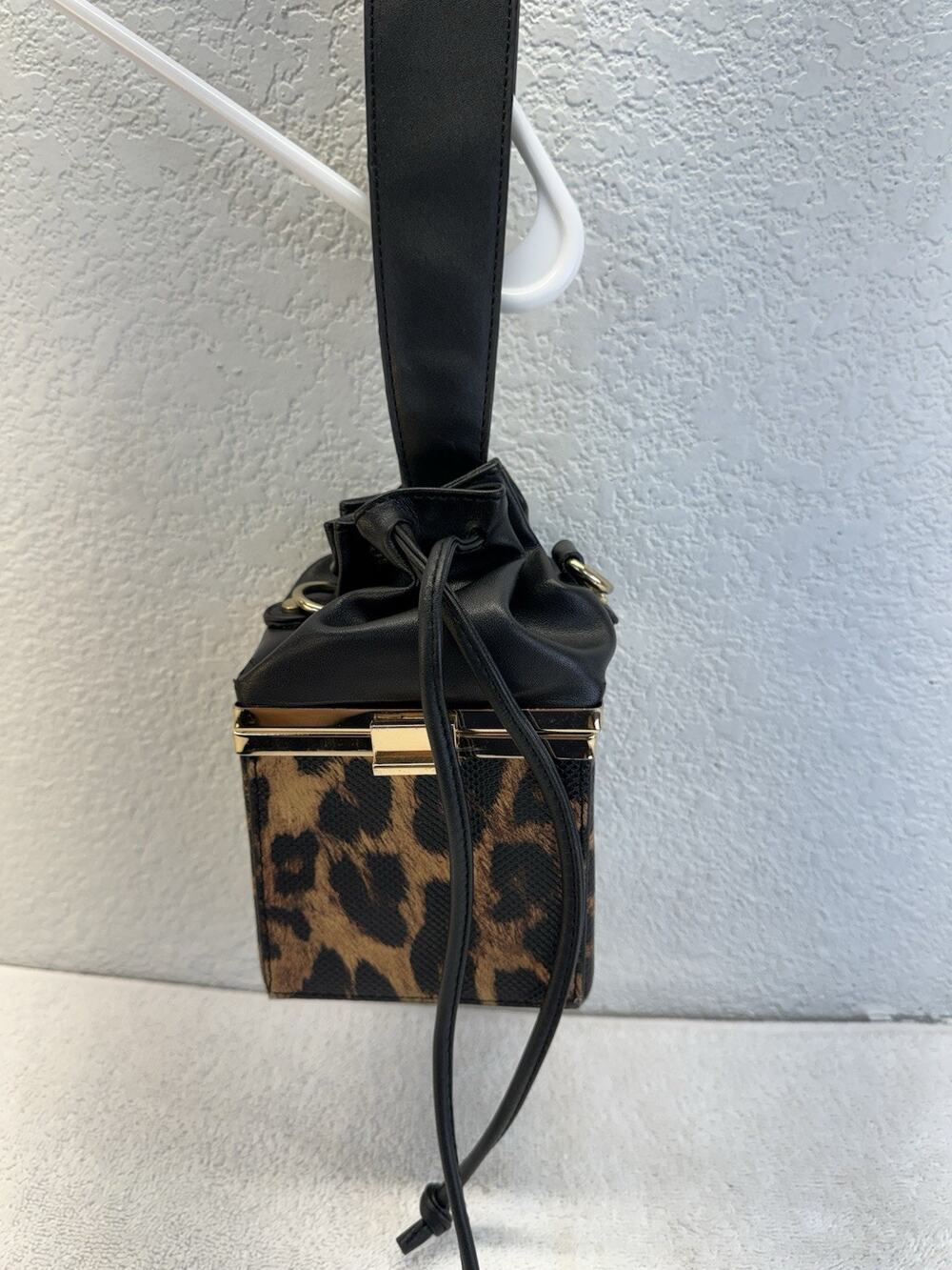 (9033) Leopard Print Box Crossbody Bag Gold Frame Clasp Animal Print Purse